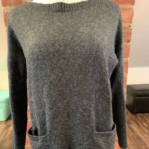 Grey pocketed sweater